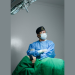 Dr. Milton Seigi Hayashi apresenta microcirurgia de ponta aplicada a transplantes e reconstruções faciais.