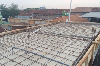 Valderci Malagosini Machado aborda como mini painéis treliçados podem ser aplicados em balanços curtos com os cuidados necessários para garantir estabilidade.