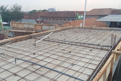 Valderci Malagosini Machado aborda como mini painéis treliçados podem ser aplicados em balanços curtos com os cuidados necessários para garantir estabilidade.