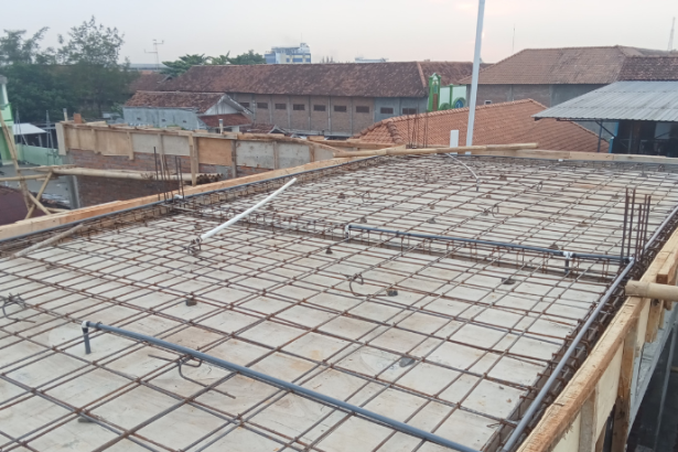 Valderci Malagosini Machado aborda como mini painéis treliçados podem ser aplicados em balanços curtos com os cuidados necessários para garantir estabilidade.