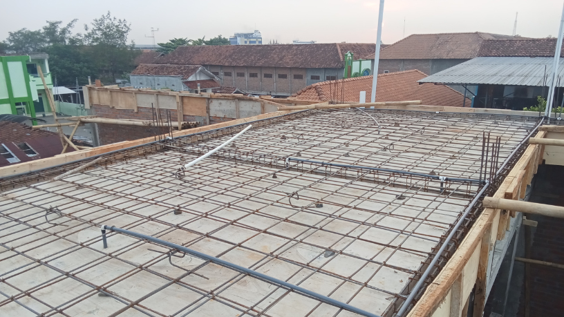 Valderci Malagosini Machado aborda como mini painéis treliçados podem ser aplicados em balanços curtos com os cuidados necessários para garantir estabilidade.