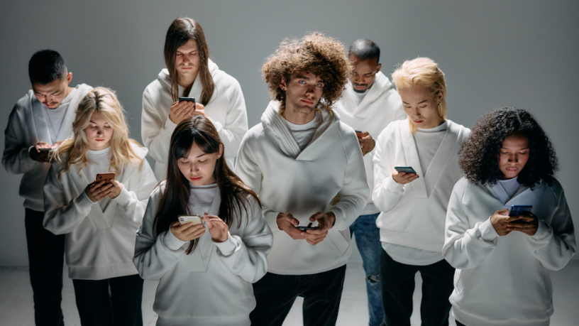 Impactos e Desafios dos Chatbots de IA que Reproduzem Celebridades e Geram Conteúdo Sexual Sem Permissão