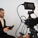 Famosos na política: artistas e influenciadores ganham espaço, com destaque para famosas como Anitta nas eleições de 2026