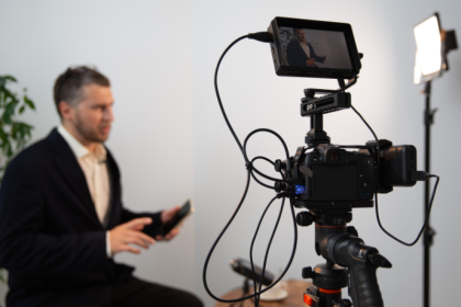 Famosos na política: artistas e influenciadores ganham espaço, com destaque para famosas como Anitta nas eleições de 2026