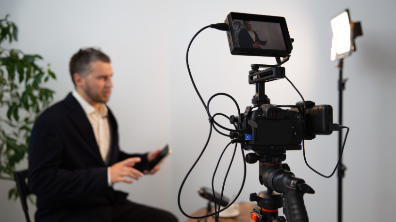 Famosos na política: artistas e influenciadores ganham espaço, com destaque para famosas como Anitta nas eleições de 2026