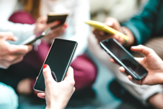 Fotos de Zendaya e Tom Holland geradas por IA: o perigo das imagens falsas que confundem milhões