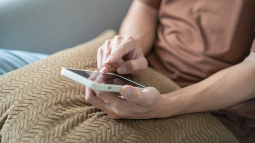 Cegueira temporária em famosas: o que casos recentes revelam sobre riscos além de pomadas