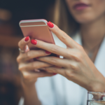 Famosos na política: o avanço das pré-candidaturas e o impacto no cenário eleitoral brasileiro