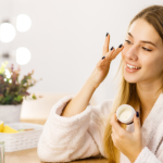 Clean Beauty ganha ainda mais espaço e transforma a rotina de skincare: por que essa tendência continua conquistando mulheres brasileiras