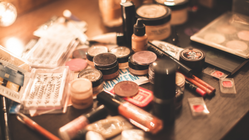 Tributação dos cosméticos pode mudar preços no Brasil: como a reforma tributária pode impactar o mercado da beleza