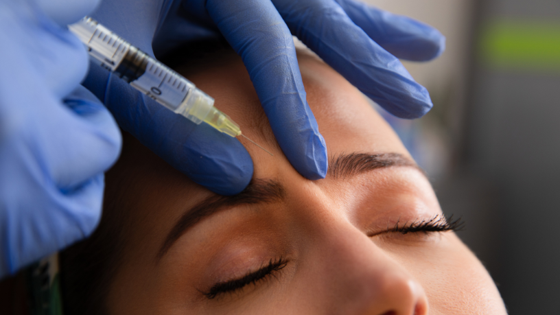 Inteligência Artificial revoluciona a rotina de beleza: como a tecnologia está transformando skincare e maquiagem