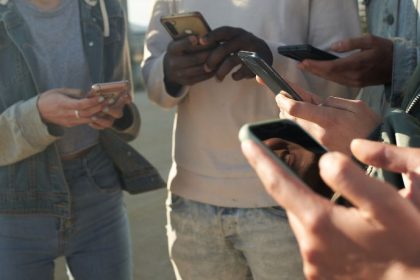 O impacto da polarização no entretenimento e o recuo de celebridades na política